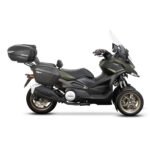 FIJACION PARA MALETA SUPERIOR KYMCO CV3 550/575 - Imagen 4