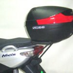 FIJACION PARA MALETA SUPERIOR YAMAHA NE'OS 50